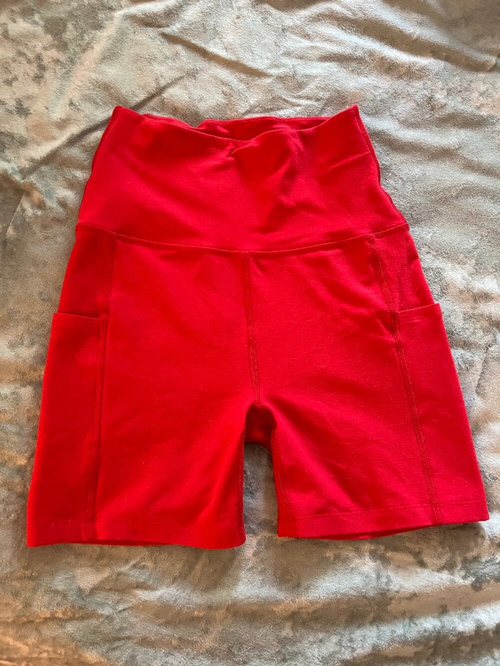 BEYOND YOGA RED 5" BIKE SHORTS WITH POCKETS SIZE SMALL